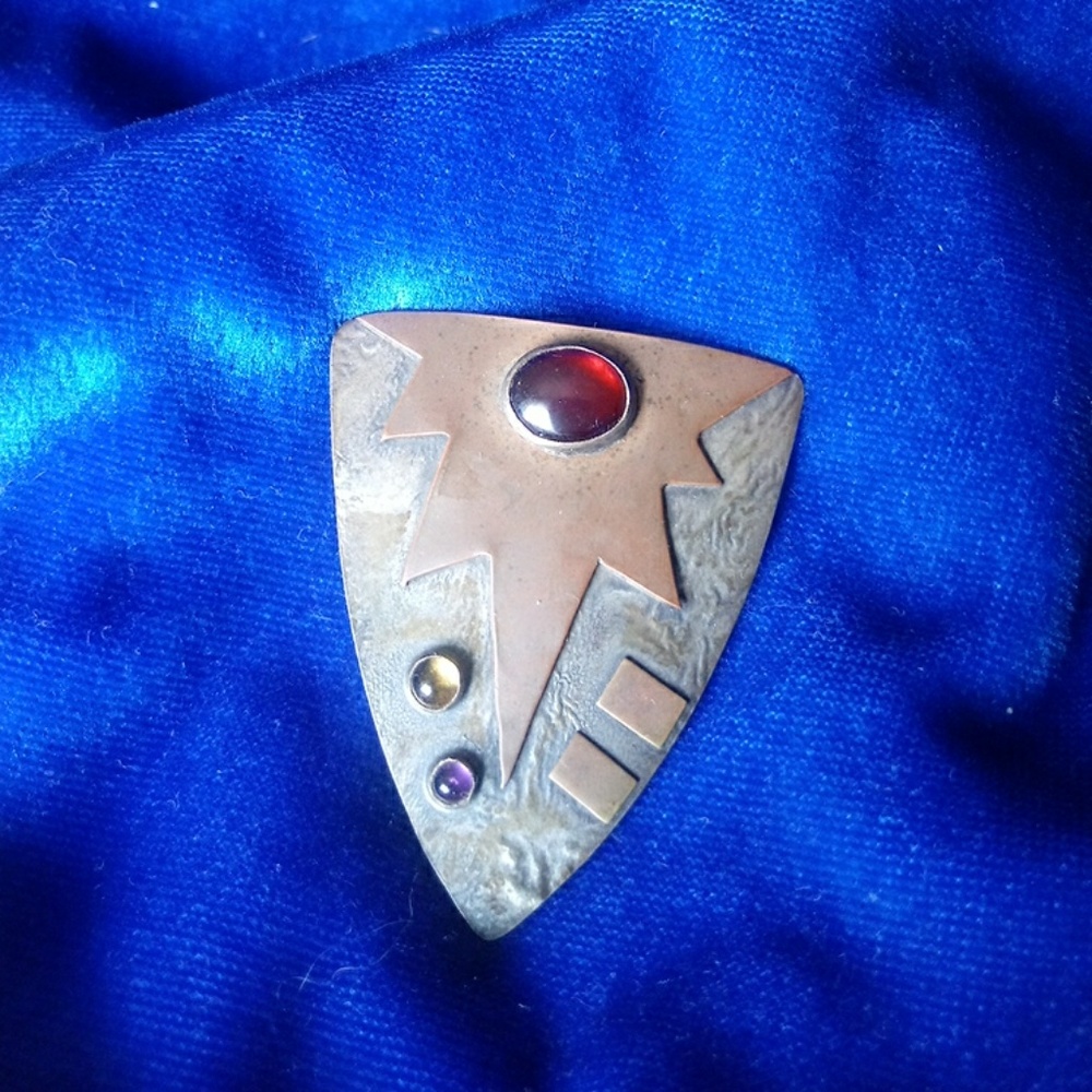 UNIQUE BROOCH